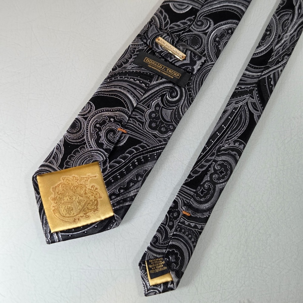 Donald J Trump Signature Collection Black Paisley Floral Silk Neck Tie READ